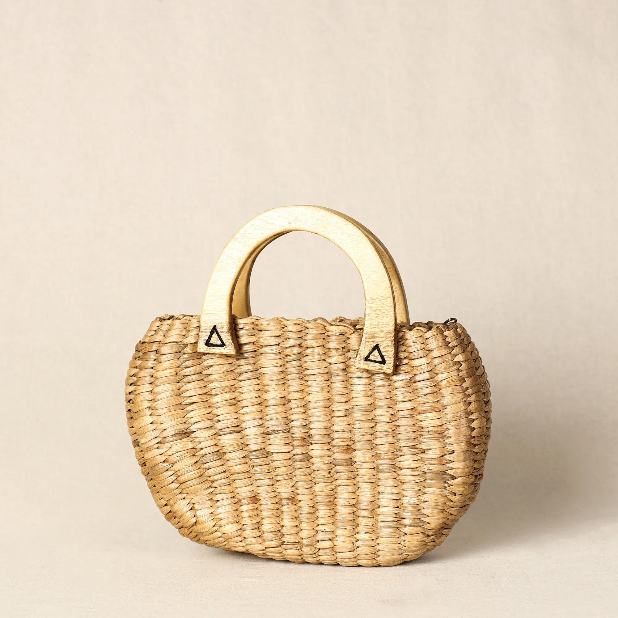 Handmade Organic Water Hyacinth Hand Bag from Assam