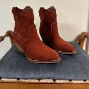 VERY G DEIDRA BOOTIE IN RUST- SALE ITEM