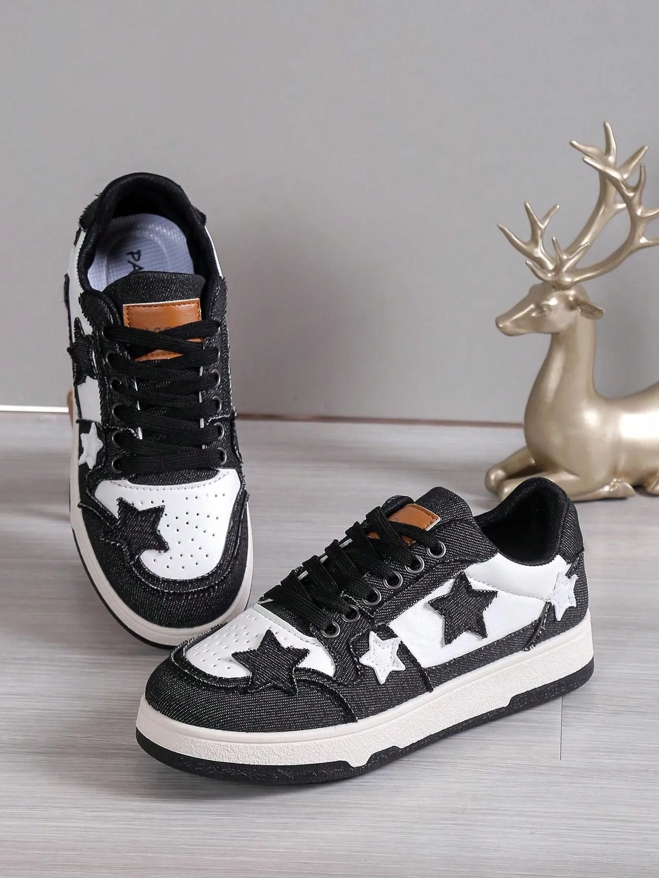 Women Star Pattern Lace-up Front Skate Shoes, Sporty Sneakers