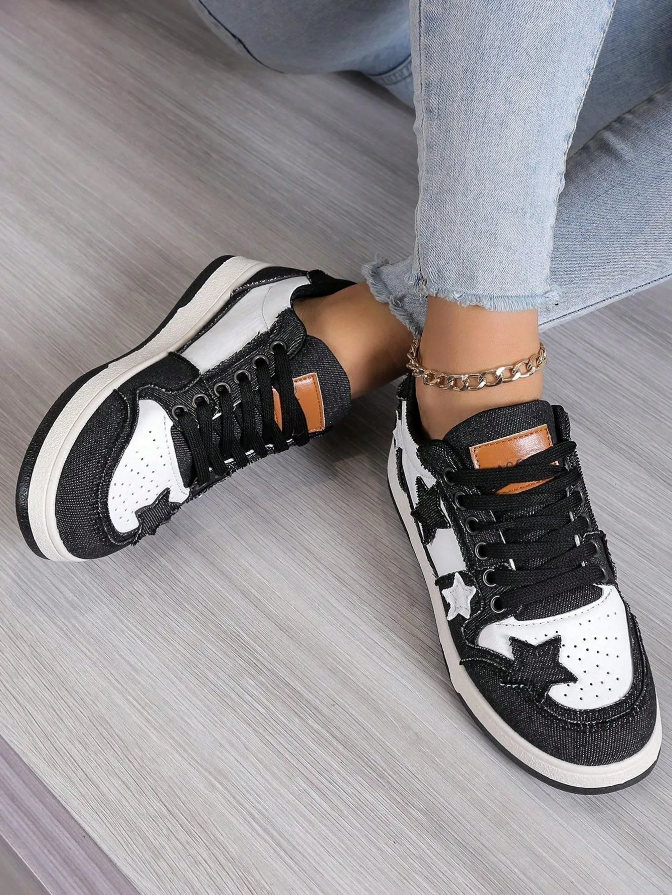 Women Star Pattern Lace-up Front Skate Shoes, Sporty Sneakers